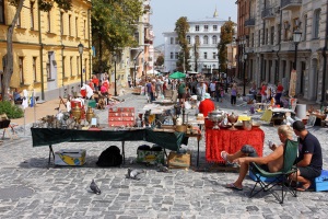 Occupare suolo pubblico per svolgere attività non imprenditoriali e attività benefiche 